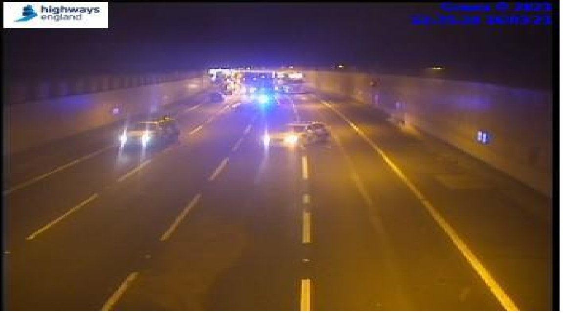 HighwaysEAST's tweet photo. ⚠️ New Incident ⚠️
#M25 CLKW Junc26 #HoneyLane towards Junc27 #TheyDonInterchange #M11Junction.
Currently all traffic is stopped prior to the #BellCommonTunnel due to a traffic collision, signs and signals have been set for all traffic to leave at Junc26 to avoid the closure. https://t.co/908SKgjOPj