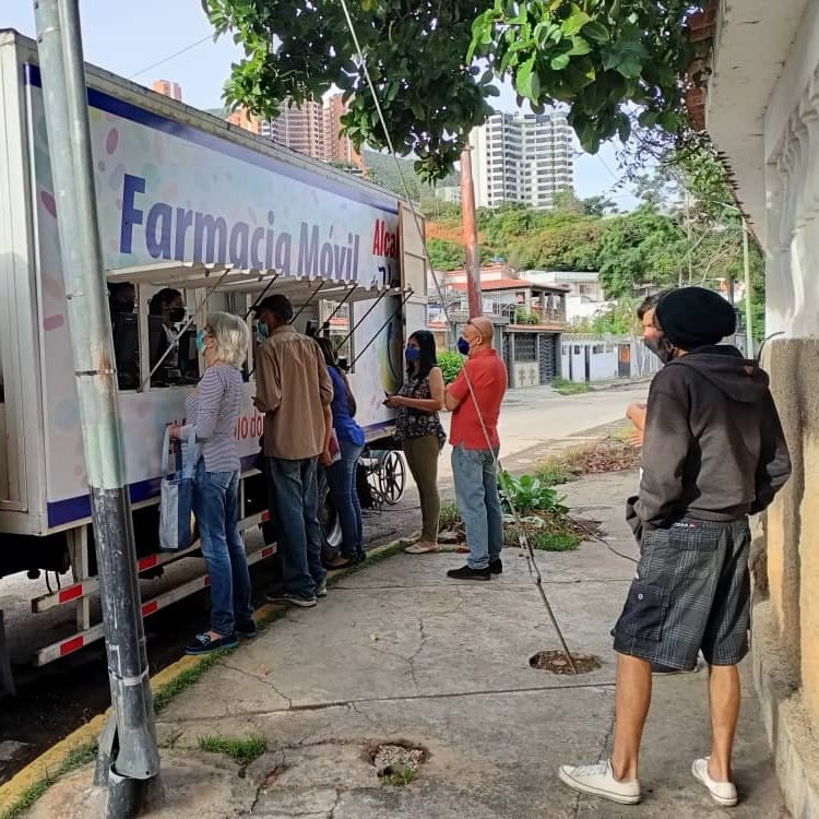 palmar_oeste's tweet photo. Hoy farmacia móvil en la redoma de ipostel estarán hasta las 10am acércate con tu tapa boca. @Jateranoficial #Covid_19 #PalmarOesteCaraballeda https://t.co/csWbo7sNR7