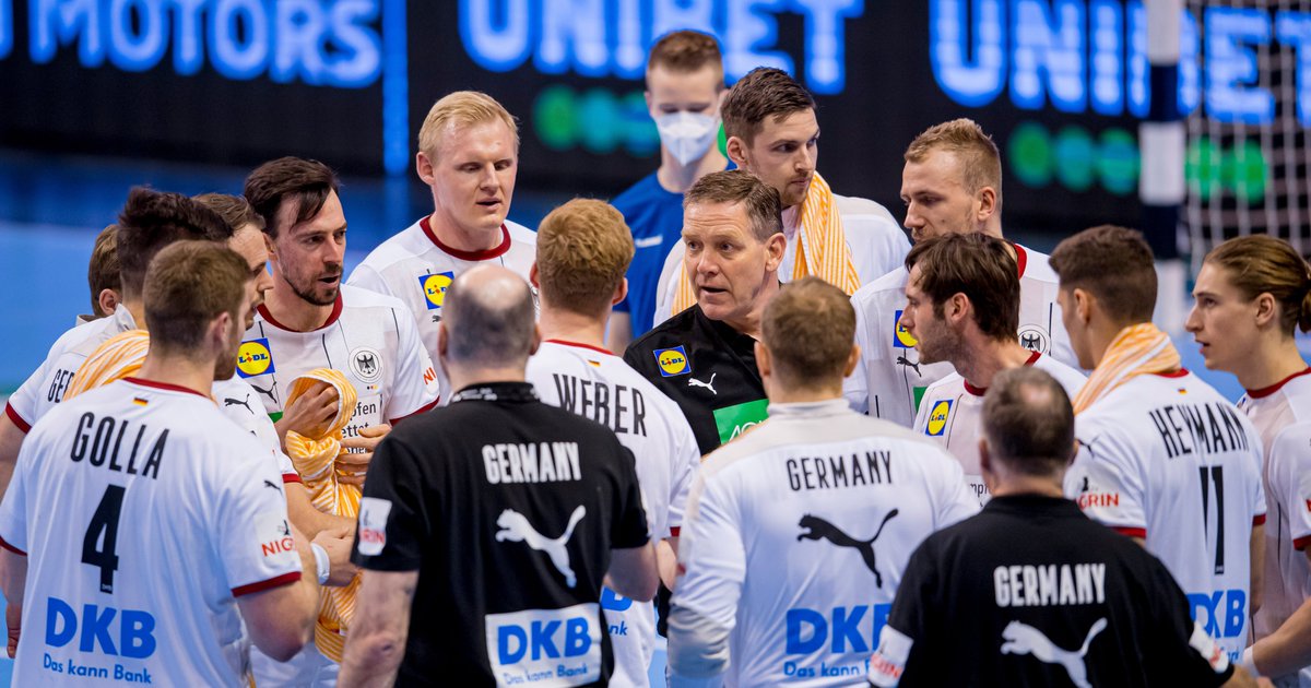 DHB_Teams's tweet photo. Alfred Gislason ist unser Bundestrainer - das Herz unseres Teams, mit Leidenschaft &amp; absoluter Identifikation für unsere deutsche Nationalmannschaft. Wir sind dankbar, ihn bei uns zu haben, &amp; wehren uns gegen jede Form von Rassismus &amp; Fremdenfeindlichkeit! #notoracism #notohate https://t.co/7adFMjobWE