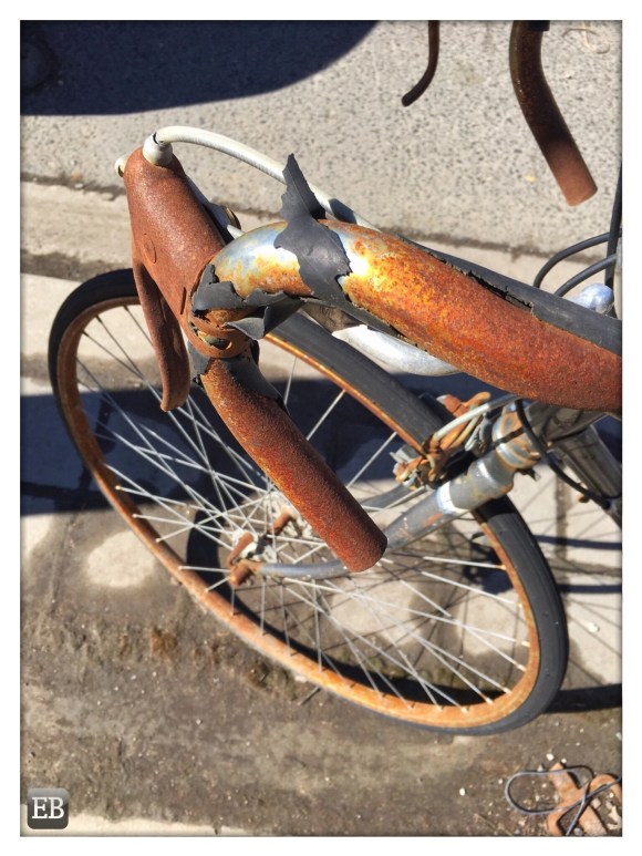 Eric_Brazier's tweet photo. “A Bit Rusty, N°1” https://t.co/bP8gOWGBOL #TheDailyMobile #photography #10speed #ABitRusty #Abandoned #AbandonedBicycle #AbandonedBike #Bicycle #Bike #Details #Handlebars #Rust #Rusted https://t.co/qNvrKMTT3d