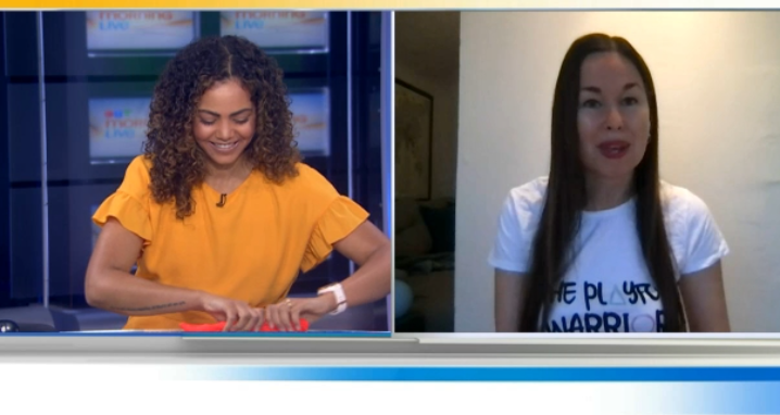 _JoelleOnAir's tweet photo. How fun to "play" with @karalatta this morning! She asked me to create "my last meal" with Play-Doh.

Of course... I made a cinnamon bun. 

Interview link coming soon on the benefits of play for adults! https://t.co/CeuFRunDTL