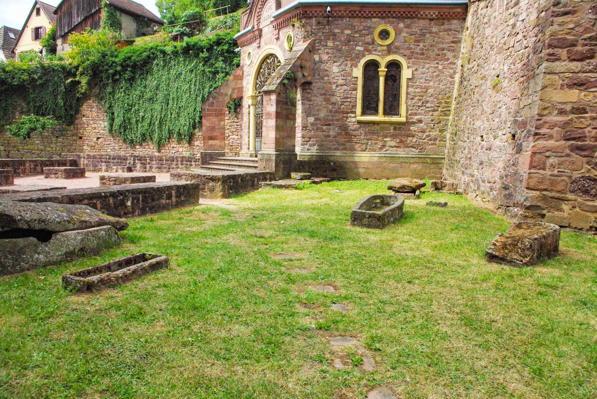 Saviez-vous qu'il existe des sarcophages mérovingiens du 8e siècle à #Gueberschwihr ? >> mon-grand-est.fr/gueberschwihr/ 🥨
.
.
.
#visitalsace #Coupdecoeurgrandest #EnFranceAussi #MagnifiqueFrance #Unjourunarticledeblog #Frenchmoments #Toutelalsace