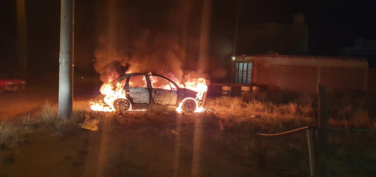jorgeylaradio's tweet photo. #Madryn #IncendioAuto
Siendo las 06:20 se produjo un incendio vehicular Citroën C3, en calle Lavalle y Tierra del Fuego.
Solo se pudo obtener datos de un testigo. No se pudo ubicar al propietario. https://t.co/USBEmtHYgU