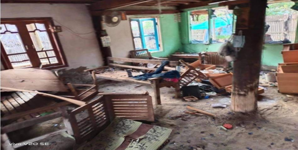 Terrorists raided a house in TaungTwinGyi and stole valued objects this morning. Due to the internet cut off, they can't put the news on social media directly.
Source-DVB news
NEWS SUPPRESSION
#WhatsHappeninglnMyanmar
#Mar16Coup