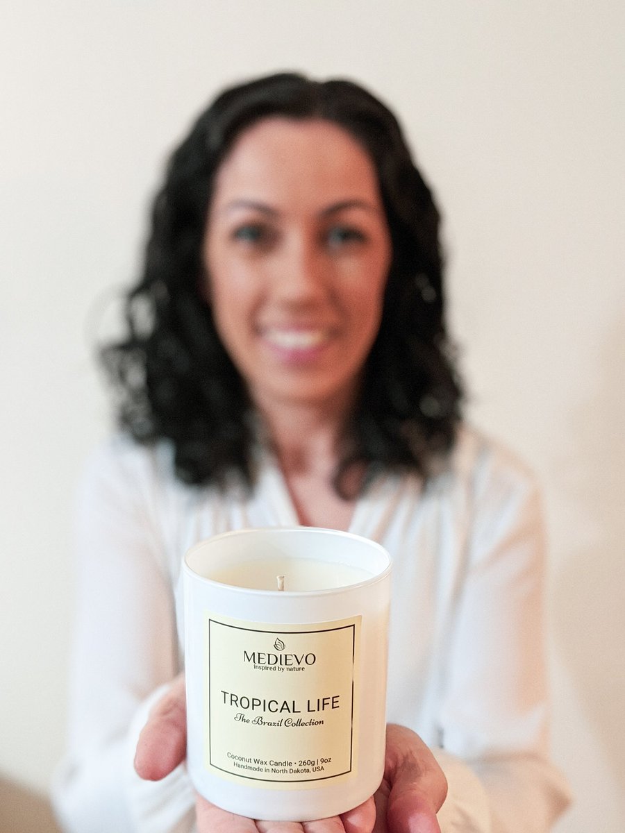 ✨From my hands to yours. Made with all my care and love. Using high quality and sustainable ingredients. Plus creating unique blends of aromas to bring to you a new experience in home fragrances ✨

#homedecorations #homefragrance #sustainable #natural #Candles