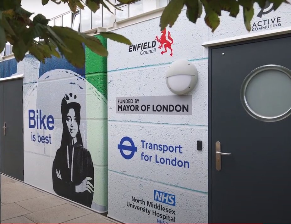 willnorman's tweet image. This fabulous new cycle hub takes up six car parking spaces and now provides:
🚲 56 secure bike parking spaces
🔒 Lockers 
🚿 Showers
Enabling more @NHSEnglandLDN staff to use London's growing network of cycle lanes to get to work.