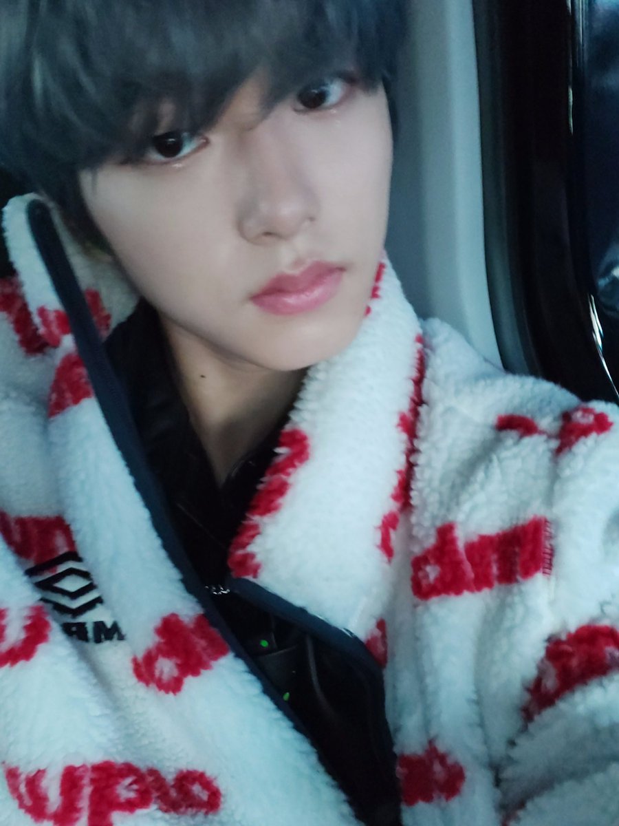 jinwoo_pick's tweet photo. [#이진우]

고스티 차 안에서의 퇴근 감성 뭔지 알죠?? ㅎㅎㅎ 오늘도 고생했어요 https://t.co/AherJGPmtw