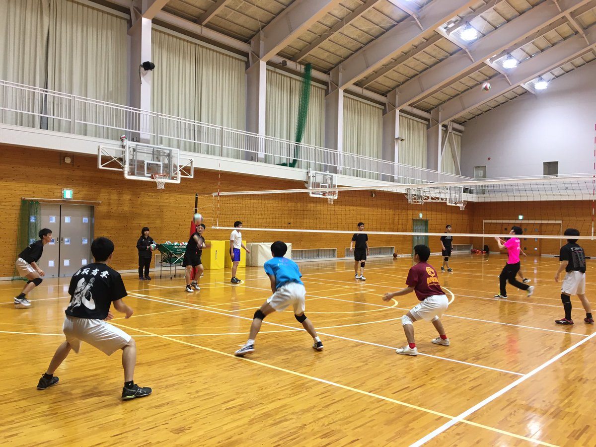鳥取商業男子バレーボール部 今日は先日のリズムステップの復習から入りました 週末には久しぶりに小学生バレーボール教室を開くので みんなで思い出しながら取り組みました その後はシートレシーブ スパイクコンビ サーブで終了 チーム練習 鳥取商業男子バレーボール部 今日は先日のリズムステップの復習から入りました 週末には久しぶりに小学生バレーボール教室を開くので みんなで思い出しながら取り組みました その後はシートレシーブ スパイクコンビ サーブで終了 チーム練習