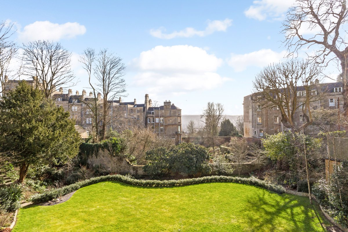 Hamptons Bath tweet media