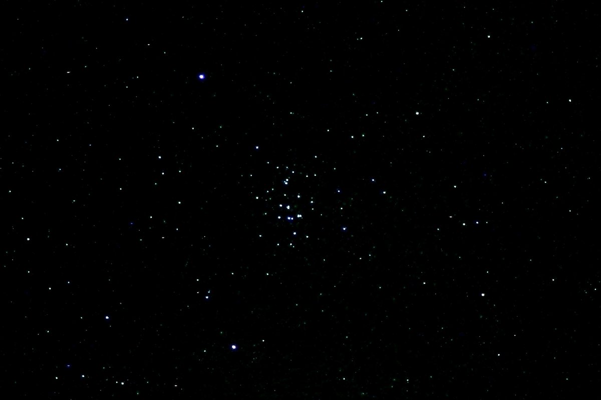 Spicey_Spiney's tweet photo. Taken on 13th March 2021, here are two photos of #M44 the #BeehiveCluster. One is a 10 second shot with a 50mm lens, the other is 2 seconds with a 300mm lens. Both images have been cropped. I really love this little cluster #Messier44 https://t.co/kVGU8kGsIP