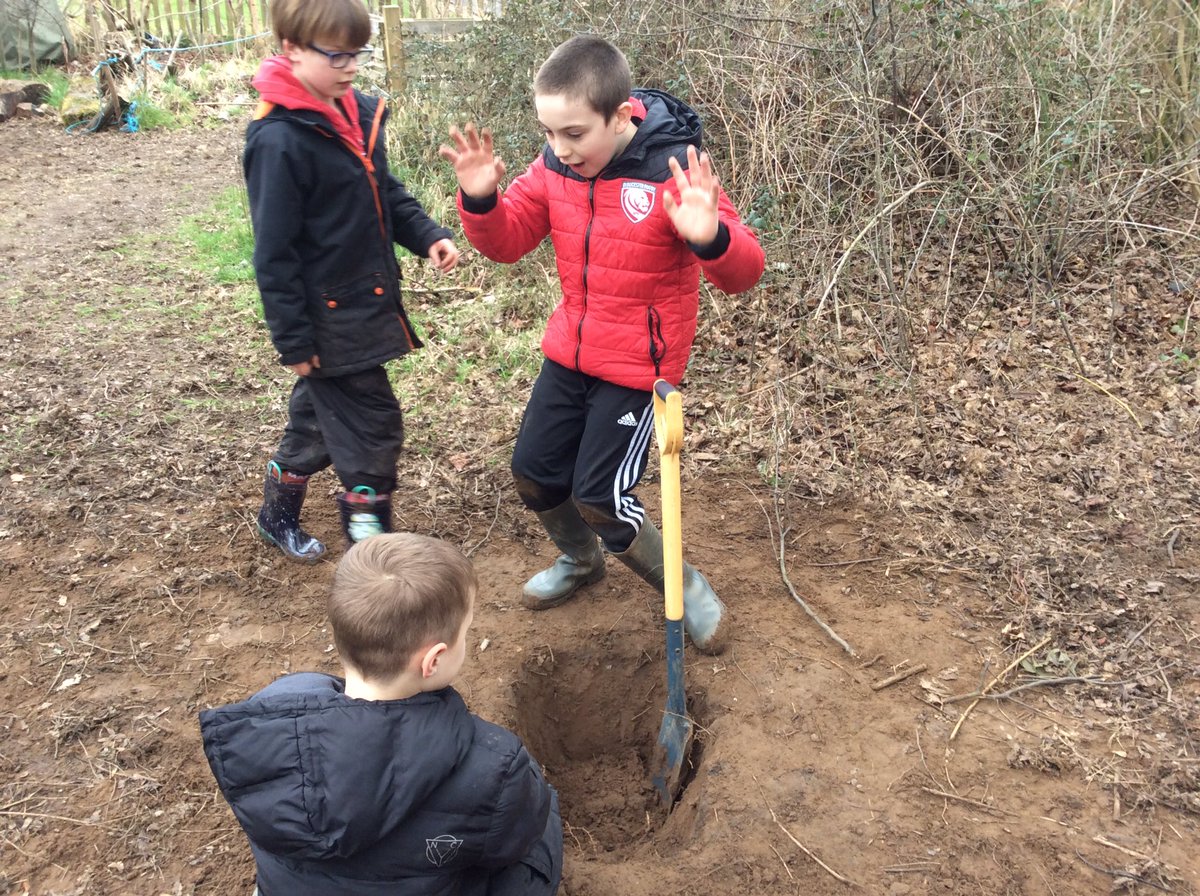 CVJSchool's tweet photo. Fun in Forest School today for 4J #cvjs https://t.co/WsYPcH1c2U