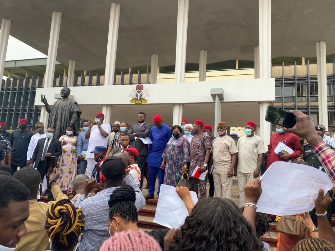 Citizens &amp; NGOs at the Enugu State House of Assembly today protesting the #BloodPensionBill for ex-governors now going thro the House.

#NdiEnuguSayNo....!