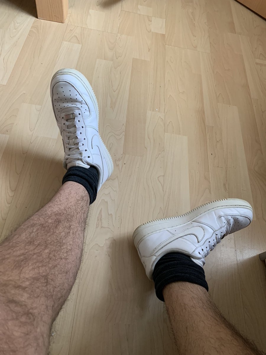 secretzbabe's tweet photo. The scent on my shoes > your entire existence 
#dom #feet #sneakerfetish #findom 
#sneaker https://t.co/ebQzTbeKT7