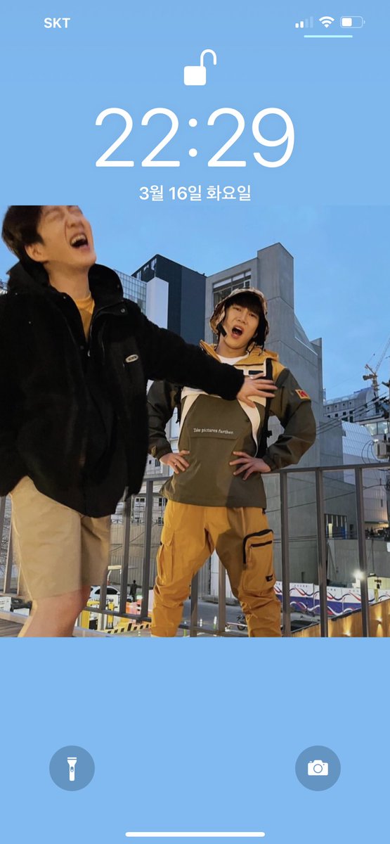 Seraphic_Subv_v's tweet photo. 내 배경이 비투비 덕분에 환하고 좋아😊❤️
너무 행복해보옄ㅋㅋㅋㅋㅋㅋㅋㅋ사진에서 웃음소리가 막들리는것 같앜ㅋㅋㅋㅋㅋㅋㅋㅋㅋㅋ

#비투비 #이창섭 #서은광 https://t.co/bZIORW5IuU