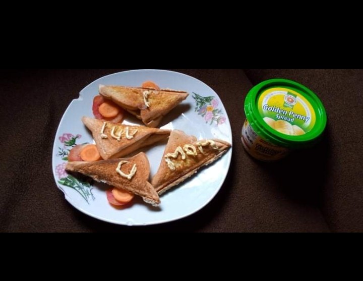 GodwinVictory15's tweet photo. @GPennyFoods A lovely toast to my Gee. She's simply my super Mom! My mini 'god'
 #ToastToAGee
#MothersDay 
#FeedingNaija https://t.co/PQxs5wbdG2