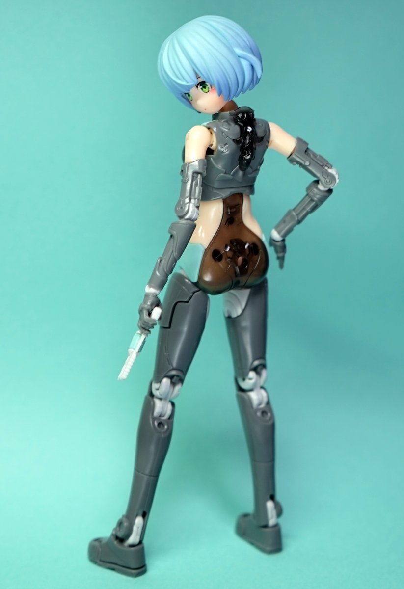 _norakuro's tweet photo. Voyager Model社Project Witch「メロ」パチ組完成。欠品がありベロニカの部品を組付。添付品他にも色々付きますが精度がアレで気力がw
可動はFA:Gフレズに近くABS・POM・ポリと複数素材を採用するも精度が悪く隙間やポロリ多数発生。でもデザインは新鮮ですね!
(頭はフルPVCだぞw)
#ProjectWitch https://t.co/zrqpyRdkGa