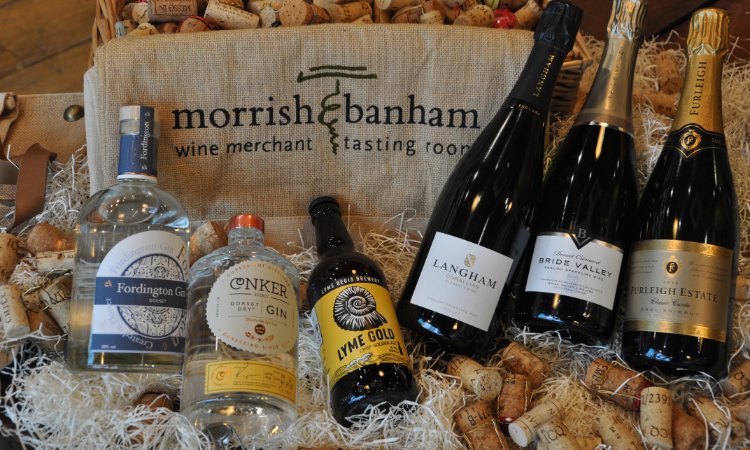 DorsetFoodDrink's tweet image. ✨  It's competition time! ✨ 
Thanks to our friends at @morrishbanham  we have a Dorset tasting case full of fabulous Dorset drinks for you to win! 
Simply fill in the form to be in with a chance of winning!
bit.ly/3tlyy1S