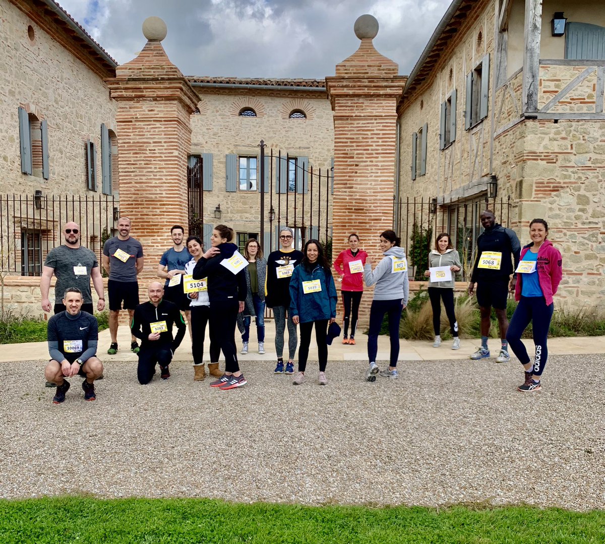 15 dirigeants du <a href="/club_toulouse/">OClubHouseToulouse</a> ont couru pour l’asso <a href="/toitamoi/">Toit à Moi</a> dont le @MinToulouse est mécène. Objectif; loger des sans abris (15 toulousains sont morts dans la rue l’année dernière, 4300 continuent d’y vivre). Pour donner ou participer, plus d’infos ici lnkd.in/epEncxH