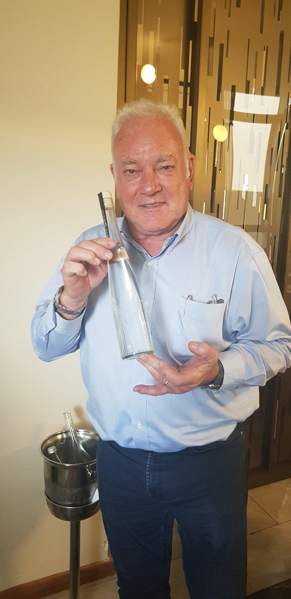 capewinereview's tweet photo. Ken Forrester showing his latest creation
Spirit of FMC
Exceptionally pure double distilled
FMC #CheninBlanc lees, seductively fragrant with notes of peaches & apricot, delicately floral, satin texture long finish
#MC96
#SouthAfrica #MiguelChan #wine #FMC20 #stellenbosch https://t.co/tnCTkAWBuQ