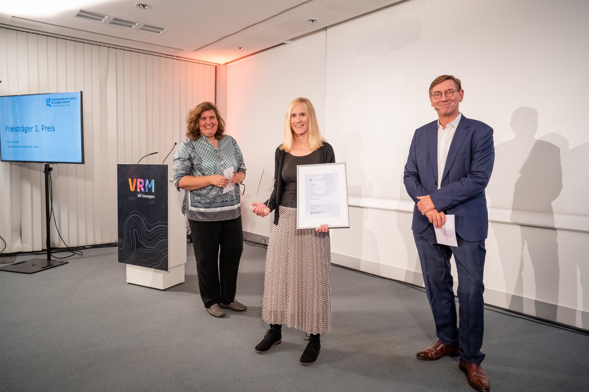 So sehen #gewinner aus! Im letzten Jahr durfte sich Dana Ruhnke über den ersten Platz freuen - und wer wird in diesem Jahr das #preisgeld von insgesamt 15.000 Euro mit nach Hause nehmen? Der Preis wurde überreicht von <a href="/froeingh/">froeingh</a> und <a href="/abireport/">Annette Binninger</a>  Foto @Stephan_Dinges