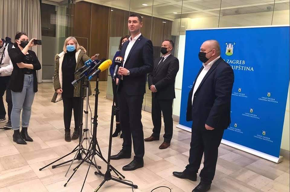 Danas će <a href="/ZagrebHdz/">HDZ Zagreb</a> u Gradskoj skupštini Grada Zagreba podržati prijedlog plaćanja struje sugrađanima koji su u potresu ostali bez domova. Nakon što preuzmem odgovornost za vođenje Zagreba, plaćat ćemo i kamate na kredite za obnovu!