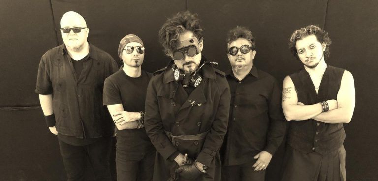 WARPmagazine's tweet image. .@huecodark estrena Canciones de Oscuridad y Desaliento, un documento obscuro para una época obscura.

Escribimos 6.66 ideas del porqué es un disco que vale la pena escuchar. 

Léelas aquí: bit.ly/3vvNf4f