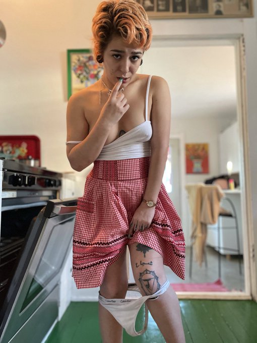 Don&rsquo;t you want to drain your every paycheck on me? Just to see this lovely goddess smile?   https://t<a href="/tag/newprofiiepic"class="tags"><span>#newprofiiepic</span></a>