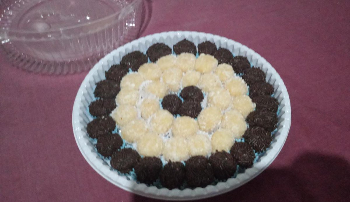 levissuke's tweet photo. Na minha casa tem pouca comida, eu tenho até hoje mais tarde pra pagar aluguel se não o dono falou que vai despejar eu e minha mãe junto com minha irmãzinha pequena, já procurei emprego em porta em porta não achei tô aqui usando internet da vizinha https://t.co/xYnsKwNdAz