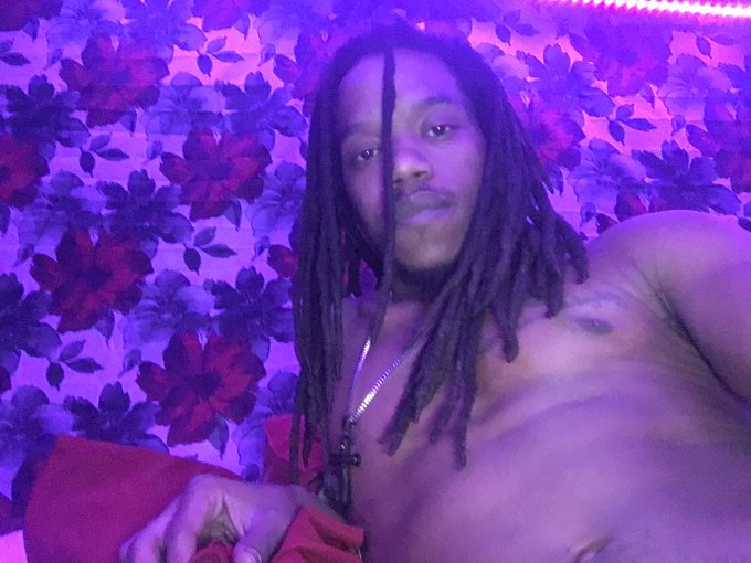 Fucking around in the studio https://t.co/f8ZnvhbqS1