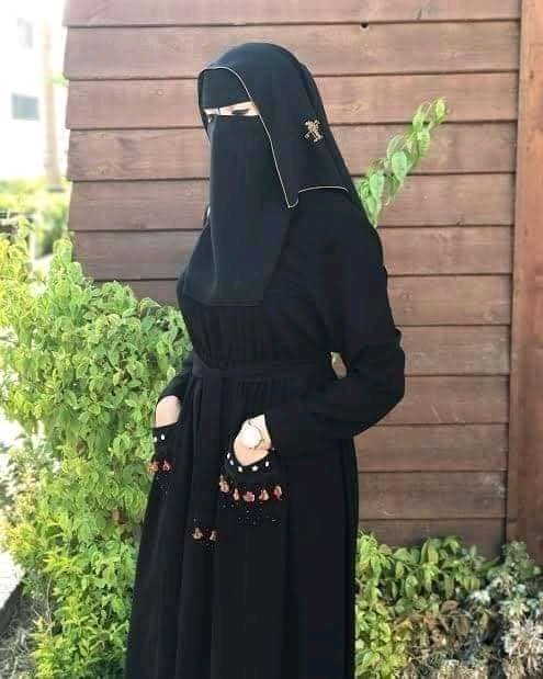 مين مسيحيه هنا