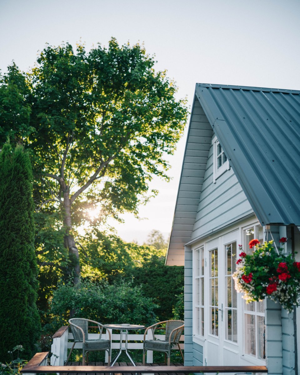 AgentBly's tweet image. No need to test your luck when searching for your new home. Let's find that pot of gold together!