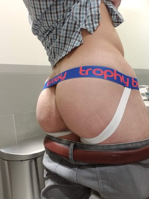 Watch HunkyMonkeyBrayden's leaked NSFW photo on TwXstars