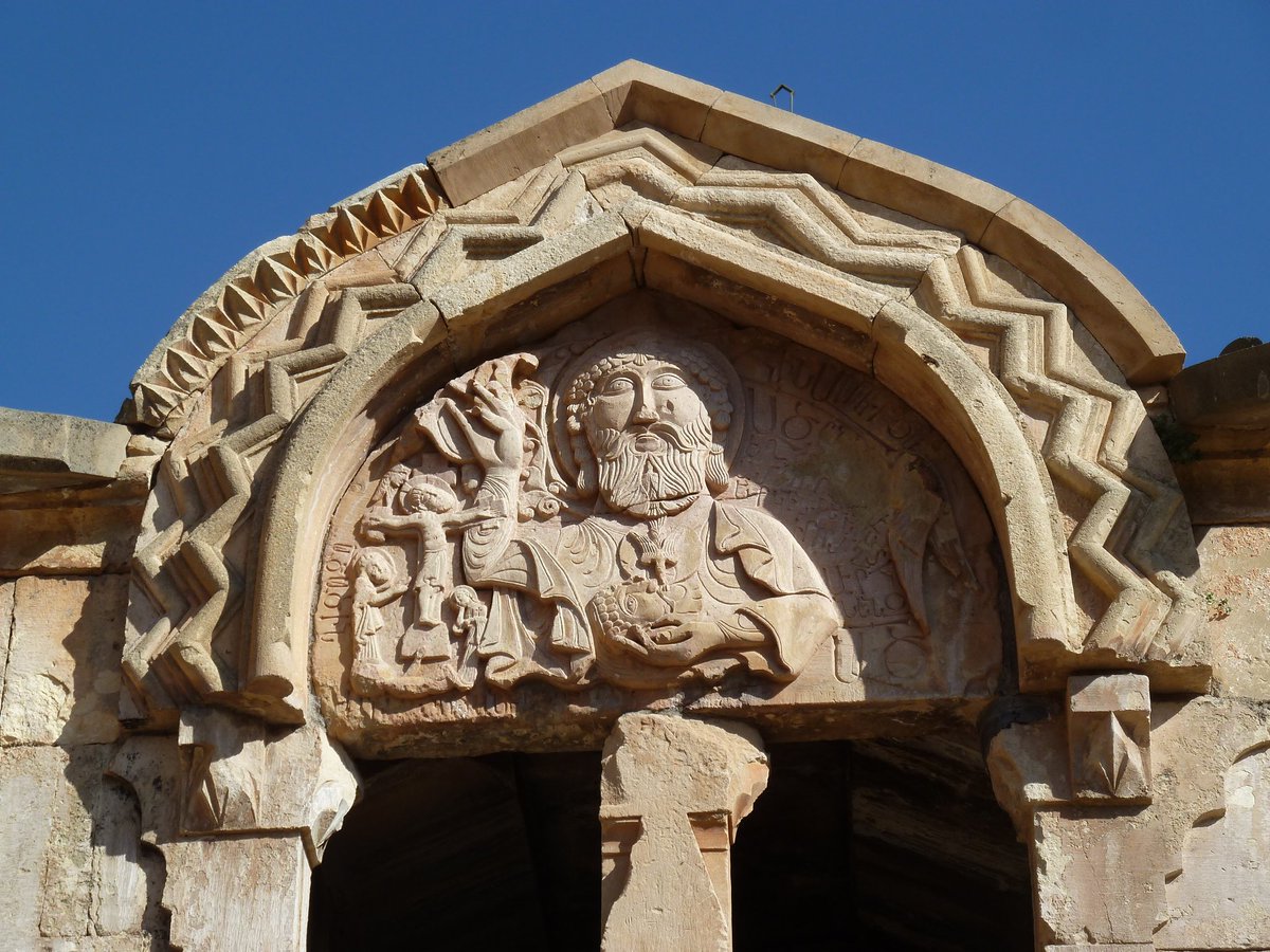Quelques images de l'exposition " couleurs d'Arménie" . Noravank chef d'oeuvre de la deuxième renaissance architecturale arménienne ( XIVeme). Couleurs des ocres et des rouges de la montagne en harmonie avec le monastère.