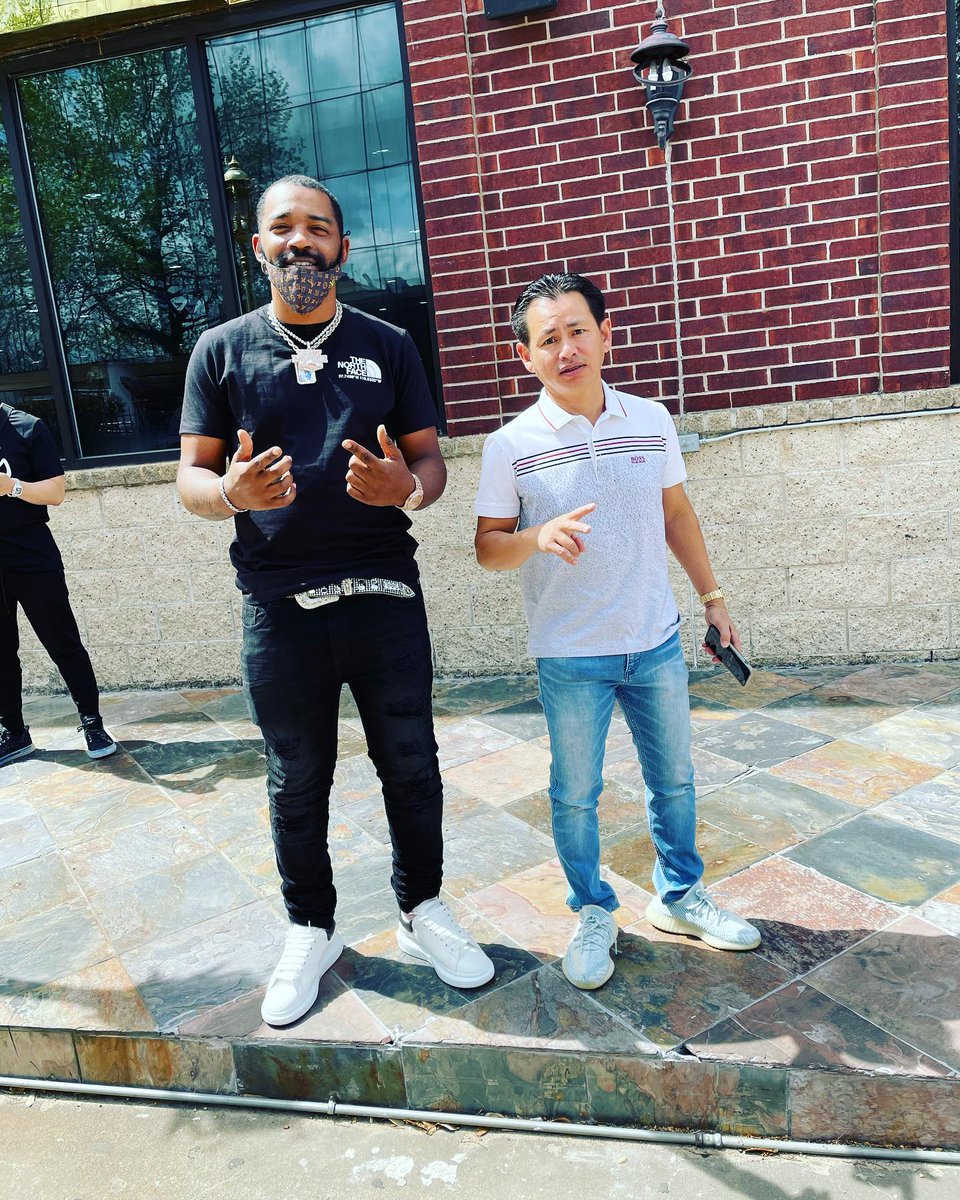 AjStaxx's tweet photo. Made a purchase and got to meet the man himself @johnnydangandco and he said he loved my AP 🚂🔥🔥🔥🔥 #BOA #BarsOverAll #MunniManagement #Houston https://t.co/HpR91gQOq1