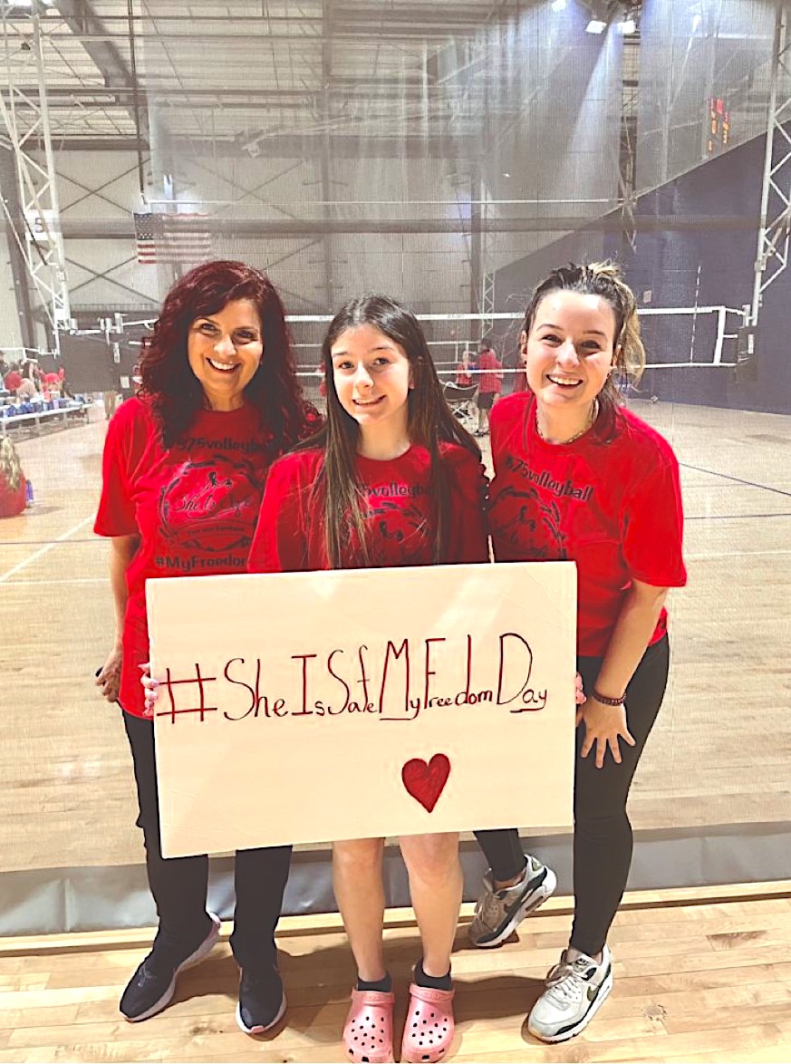 PatHolbrook's tweet image. @575volleyball partnered w @SheIsSafe in a fundraising tournament for #MyFreedomDay. Over 140 teens &amp;amp; coaches spoke up against human trafficking. The proceeds will be used to rescue &amp;amp; restore girls in the #Sheisafe program. #575volleyball #CNN To donate bit.ly/3bUF61i