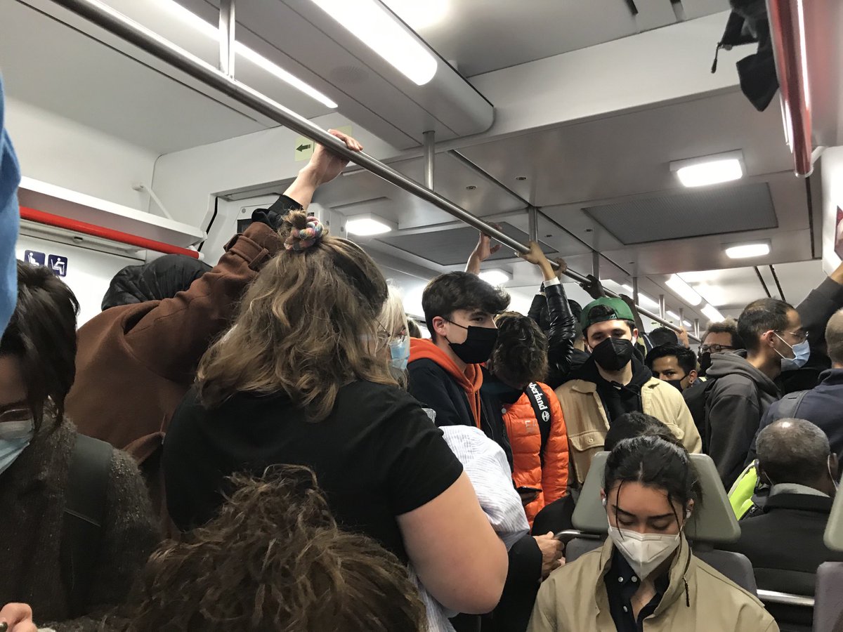 Diu que només podem estar 4 de la mateixa bombolla junts. Ara a R1.