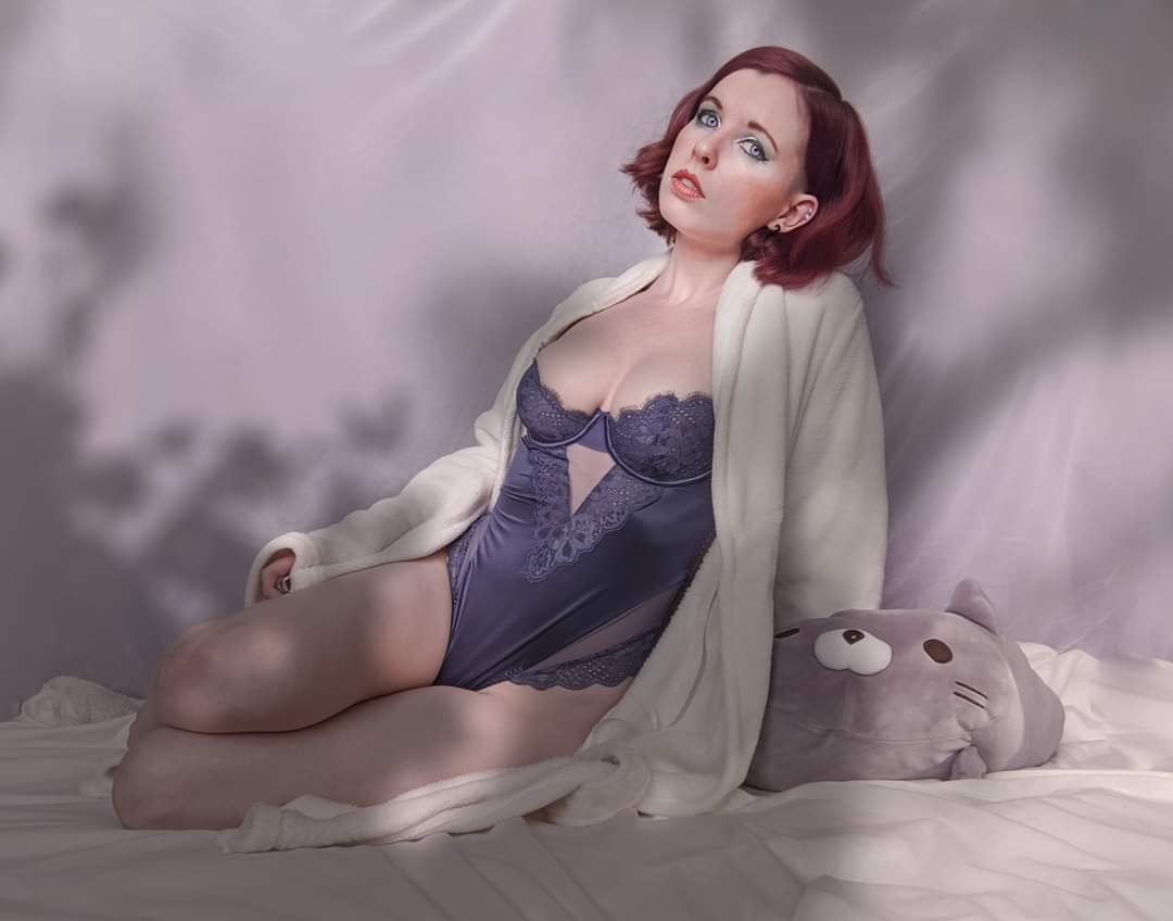 Mood lately: Apathetic, but cozy
#cozy #naturallightphotography #redhead #plush #robe