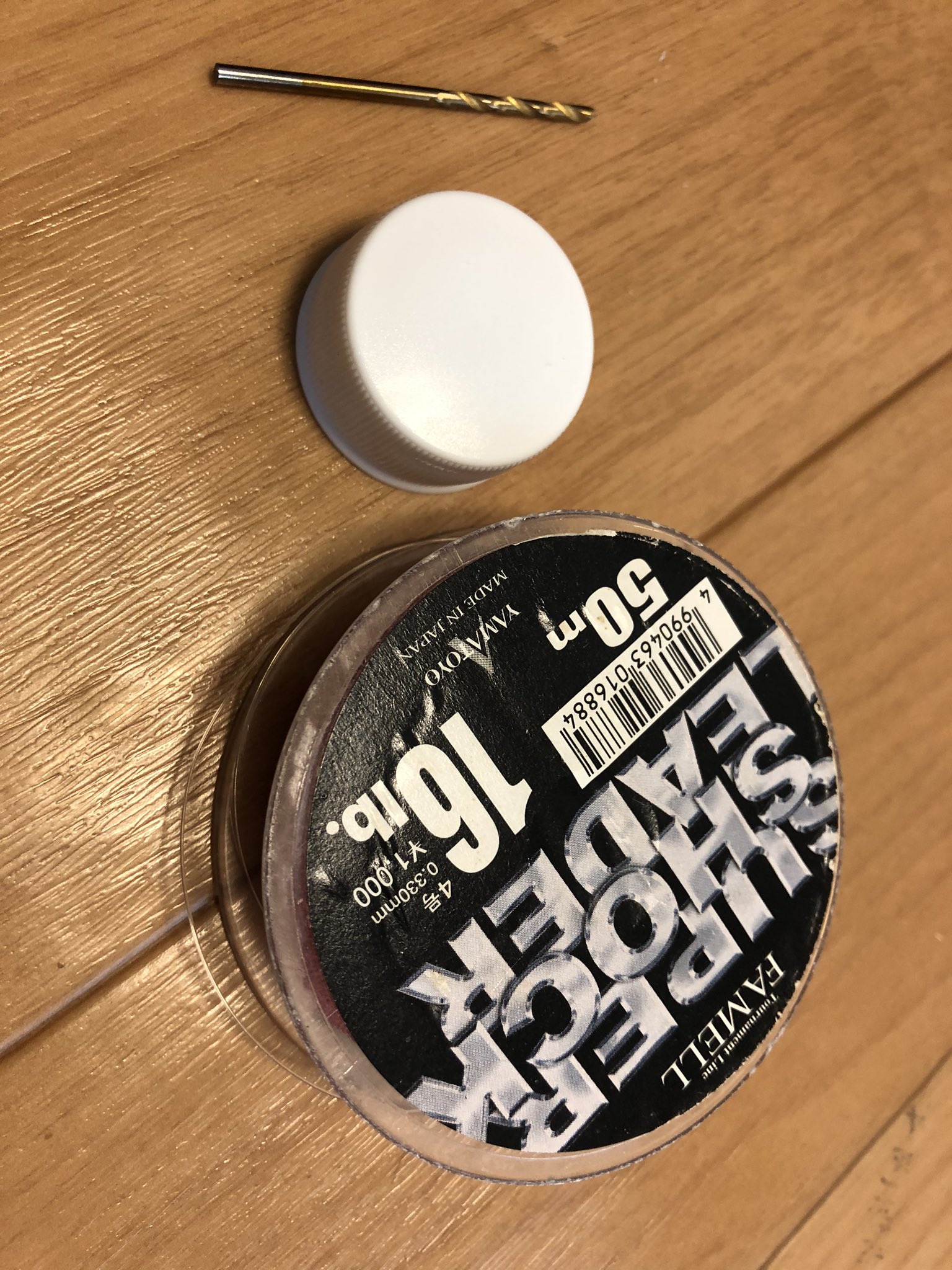 Gashilarge ペットボトルのキャップに穴をグリグリあけて糸を通してエギに引っ掛ける事でドラグ調整できるモノを作ってみました 釣り エギング ドラグ 調整 自作 T Co Xjmoa7ukmf Twitter