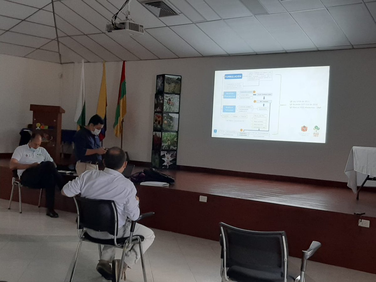 PodHuila's tweet photo. Adelantamos mesa de trabajo con la CAM para socializar los lineamientos y directrices de la estructura biofísica en la formulación del POD del Huila. #formulación #podhuila #huilacrece https://t.co/FLYc14unml