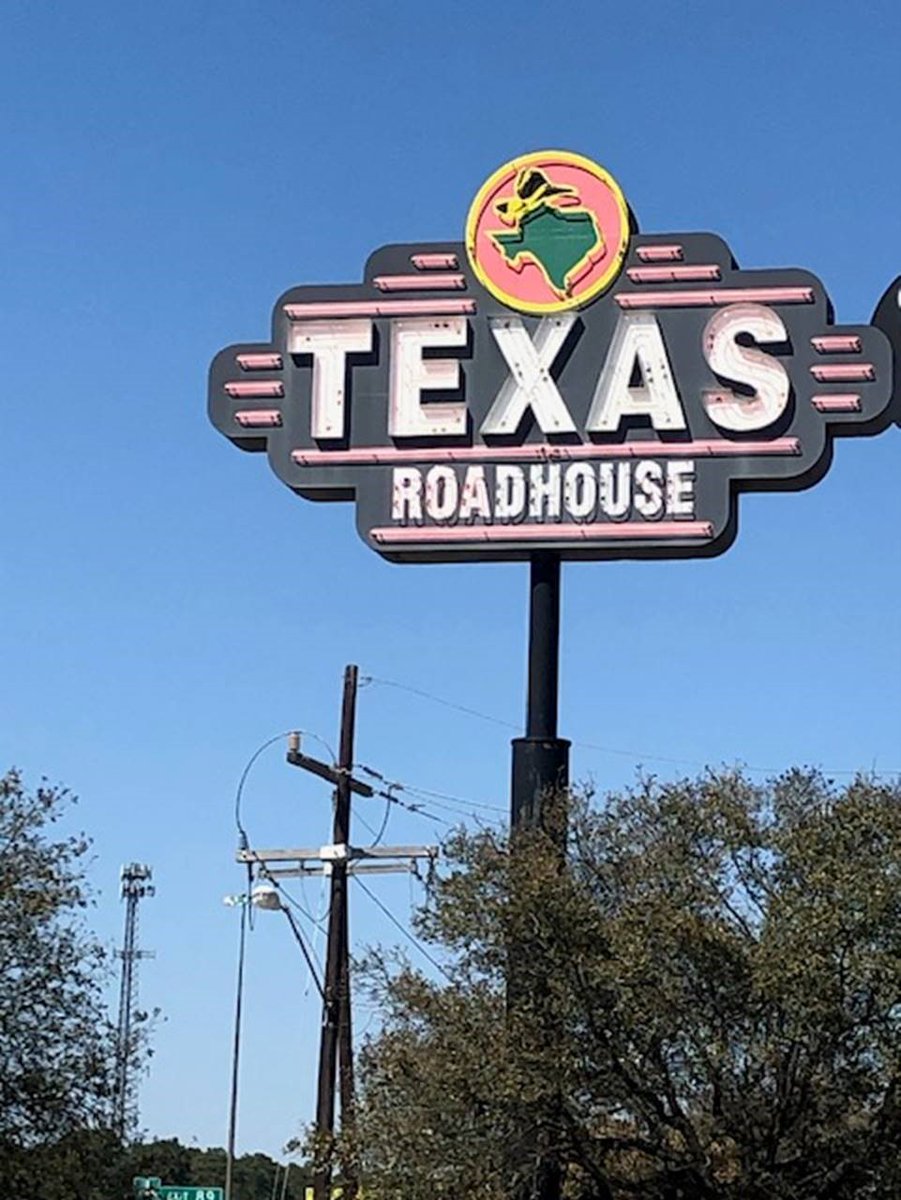 Quikservwindows's tweet image. #Walkupwindows are all the rave right now! Casual dining restaurant, Texas Roadhouse reports 20% of their revenue coming from off-premise sales with a little help from their new #Quikservwindows!

Learn more here: ow.ly/qO0q50DVJnS
#pickupwindow #transactionwindow #QSR