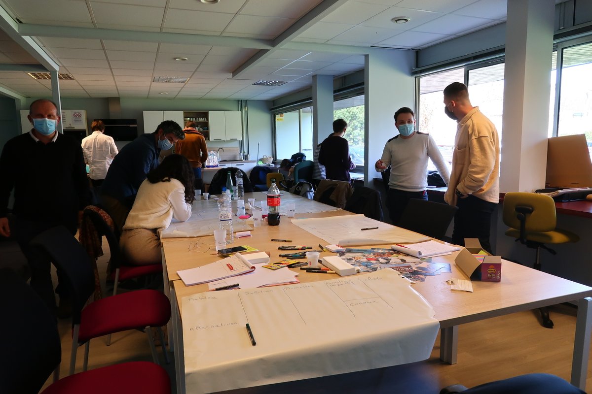 La Phase 1 is back à la <a href="/CantineQuimper/">La Cantine Quimper</a> pour 2 jours ! Ce midi Jean-François Istin de <a href="/NDMACSystems/">NDMAC</a> est venu nous parler de son aventure entrepreneuriale. 📢 Demain c'est au tour de <a href="/TomMarsal/">Tom Marsal</a> (<a href="/SportRIZER/">SportRIZER</a>) &amp; Anne Le Goff (Les Dénudés) ! En attendant on bosse le #businessmodel 🤯