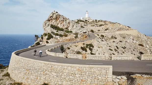 cyclist's tweet image. Lockdown will end eventually, so we asked the Cyclist team where in the world they most want to ride when we can travel again?

Get your inspiration here... 

cyclist.co.uk/in-depth/9365/…