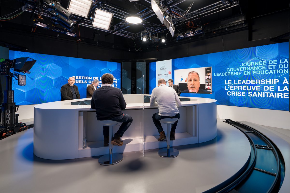 170 protagonistes de l’école ont débattu du leadership en période de crise sanitaire lors de la 2e Journée de la gouvernance en éducation organisée par la HEP-BEJUNE en partenariat avec la CLACESO, @HepValais, <a href="/HEPVaud/">HEP Vaud</a> et @LEAD_HEPVD.
