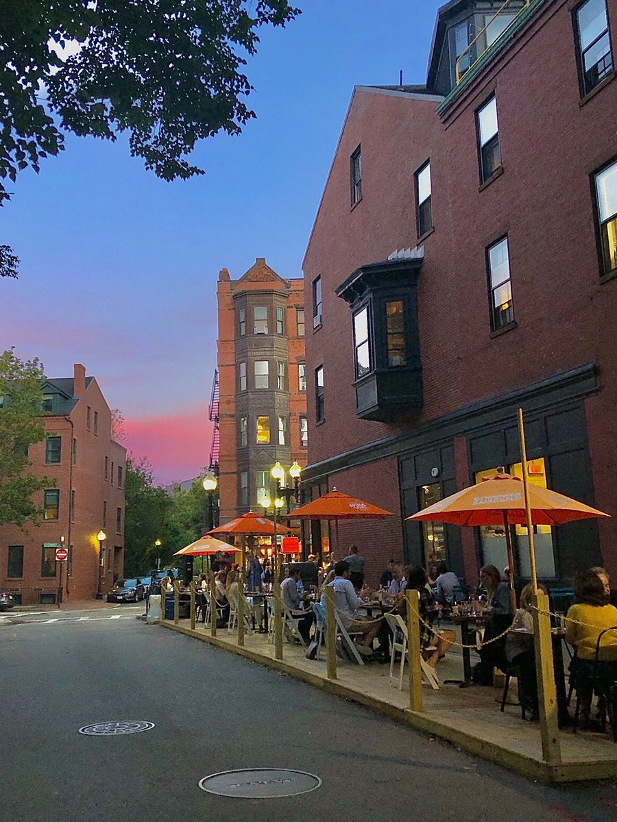 berkie1's tweet photo. Restaurants around the world adapted quickly & creatively to the demands of the pandemic, shifting business outdoors and into parklets & streateries.
As we head into spring, here's a thread of some creative examples if you're looking for inspiration...
Please add your own! https://t.co/lxvF5eZuYr
