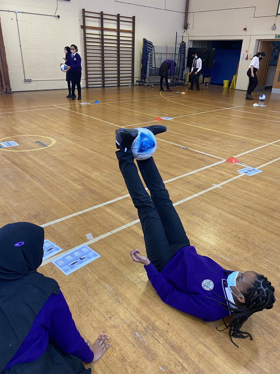 pe_lawson's tweet photo. Y7 loved some Soccercise this morning!
Great adaptation for a Fitness Lesson, building skills and confidence with a football!⚽️
Station cards are available from the FA Website - https://t.co/Ua4ETXGCUY
#soccercise #thisgirlcan https://t.co/ESh22MS7Fq
