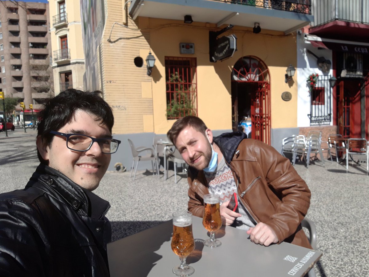 Mariorb_0890's tweet photo. Aprovechando el día tomando unas cervecillas con @SrEntropia3 😊😊😊
#cerbeza #vermoth #martes https://t.co/TkFRmeU3X3