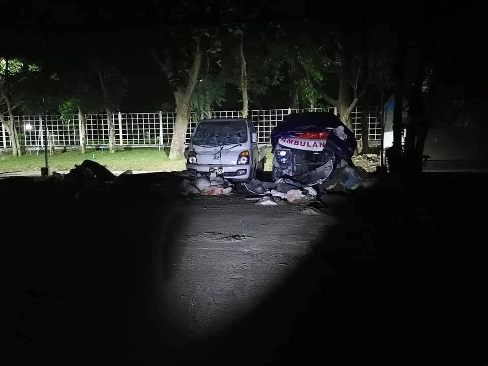 maichoiyoung's tweet photo. About 7pm, terrorists group destroyed barricades in front of Myitta Lake, Myitta Street. Cars and an ambulance were also being destroyed in South Oakkalapa.
NEWS SUPPRESSION
#WhatsHappeningInMyanmar #Mar16Coup https://t.co/vJUWBTbjPc