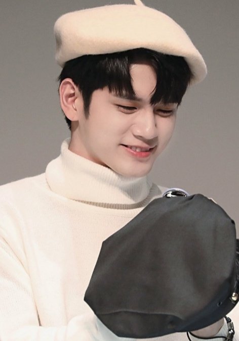 อาหมวยน้องตองอู💜💛 tweet media