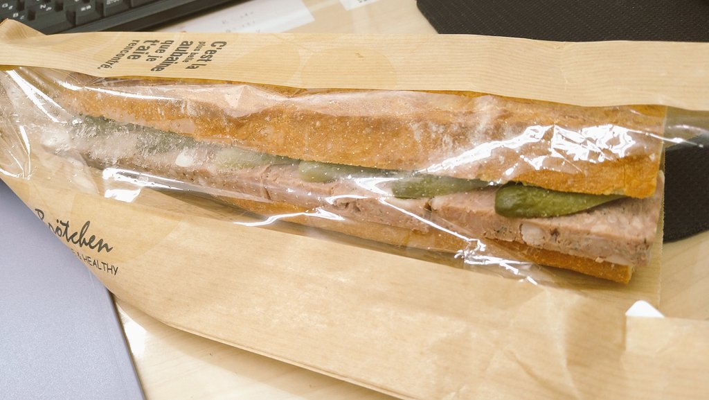 ていくあうと 今日の テイクアウト Atable アターブル バゲット サンド フランス料理屋さんがパンやお菓子を店頭販売されてます ピクルスの塩味とお肉の甘味が丁度良く美味しかったです が 多分これは家庭で切り分けて食べるやつだ オフィスで丸 ていくあうと 今日の テイクアウト Atable アターブル バゲット サンド フランス料理屋さんがパンやお菓子を店頭販売されてます ピクルスの塩味とお肉の甘味が丁度良く美味しかったです が 多分これは家庭で切り分けて食べるやつだ オフィスで丸
