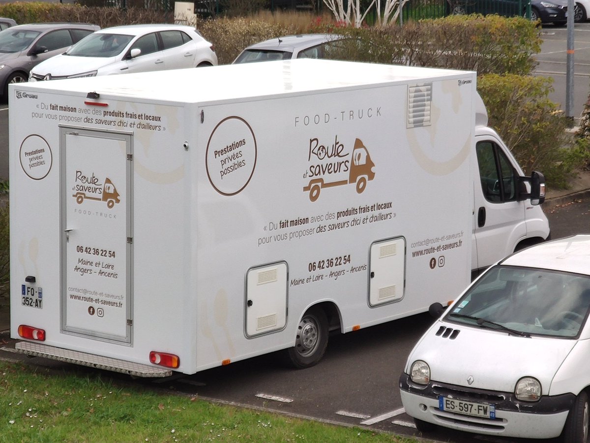 Quand nos étudiants font venir un food truck sur le parking de l'école dans le cadre d'un projet #mycreativeweek ! Rien ne les arretes !  <a href="/contact_school/">Nevilis Online School</a> #angers pic.x.com/H28aIg8ExW